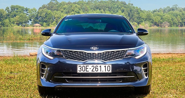 Phần đầu của xe Kia Optima 2016