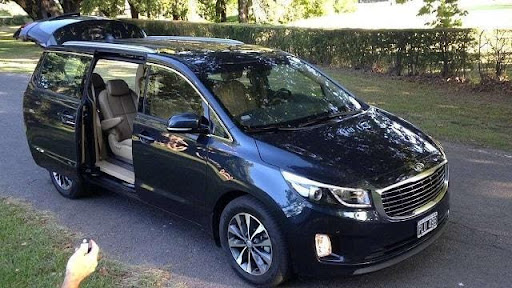 xe kia carnival
